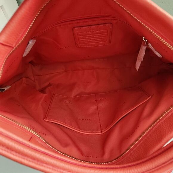 Coach Scout Hobo In Pebbled Leather - Picture 11 of 16